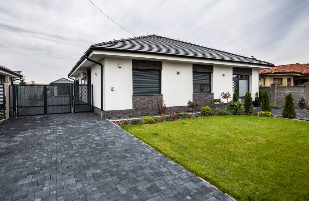 Dunajská Streda, 9.11. 2015. Dom prednostu okresného úradu v Dunajskej Strede Richarda Kmeťa vo Veľkých Dvorníkoch pri Dunajskej Strede. foto N - Tomáš Benedikovič